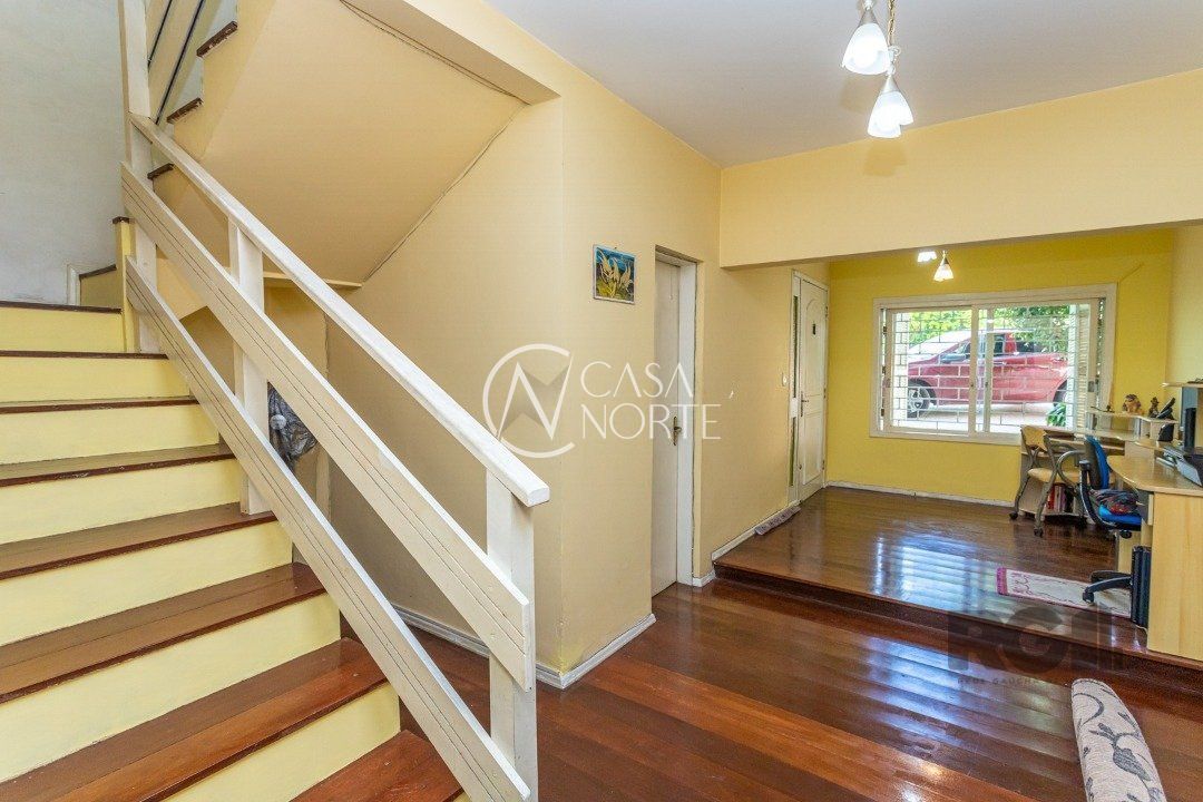 Casa à venda com 3 quartos, 293m², 3 suítes, 7 vagas, Rua Santiago Dantas no bairro Cascata em Porto Alegre