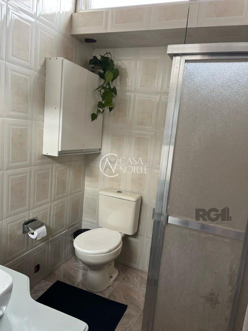 Casa à venda com 4 quartos, 200m², 2 suítes, 190 vagas, Rua Lauro Barcellos Lino no bairro Ipanema em Porto Alegre