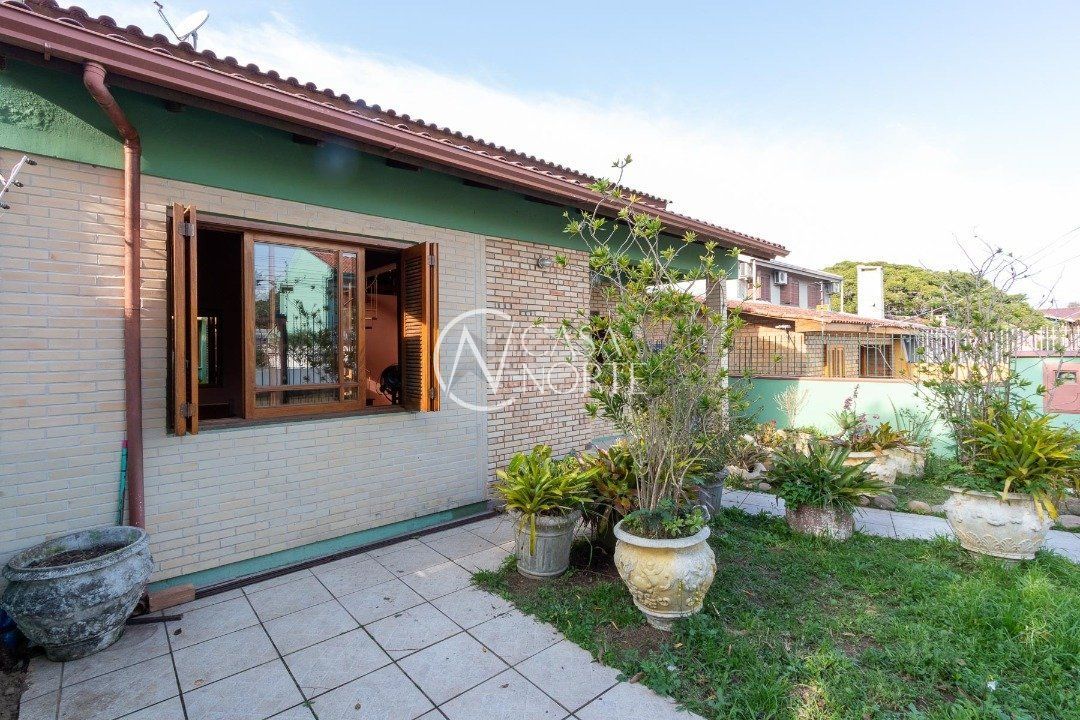 Casa à venda com 2 quartos, 203m², 1 vaga, Rua Mário de Andrade no bairro Ipanema em Porto Alegre