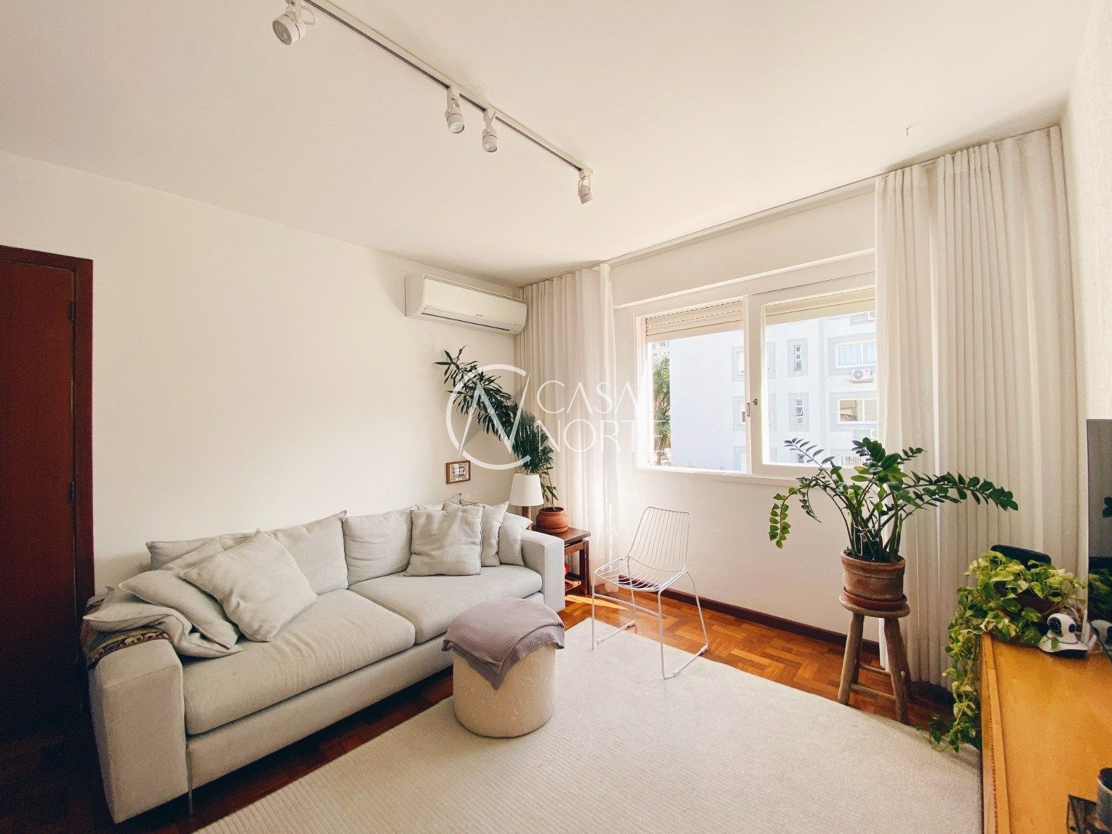 Apartamento à venda com 2 quartos, 76m², 1 suíte, 1 vaga, Rua Vicente da Fontoura no bairro Bela Vista em Porto Alegre