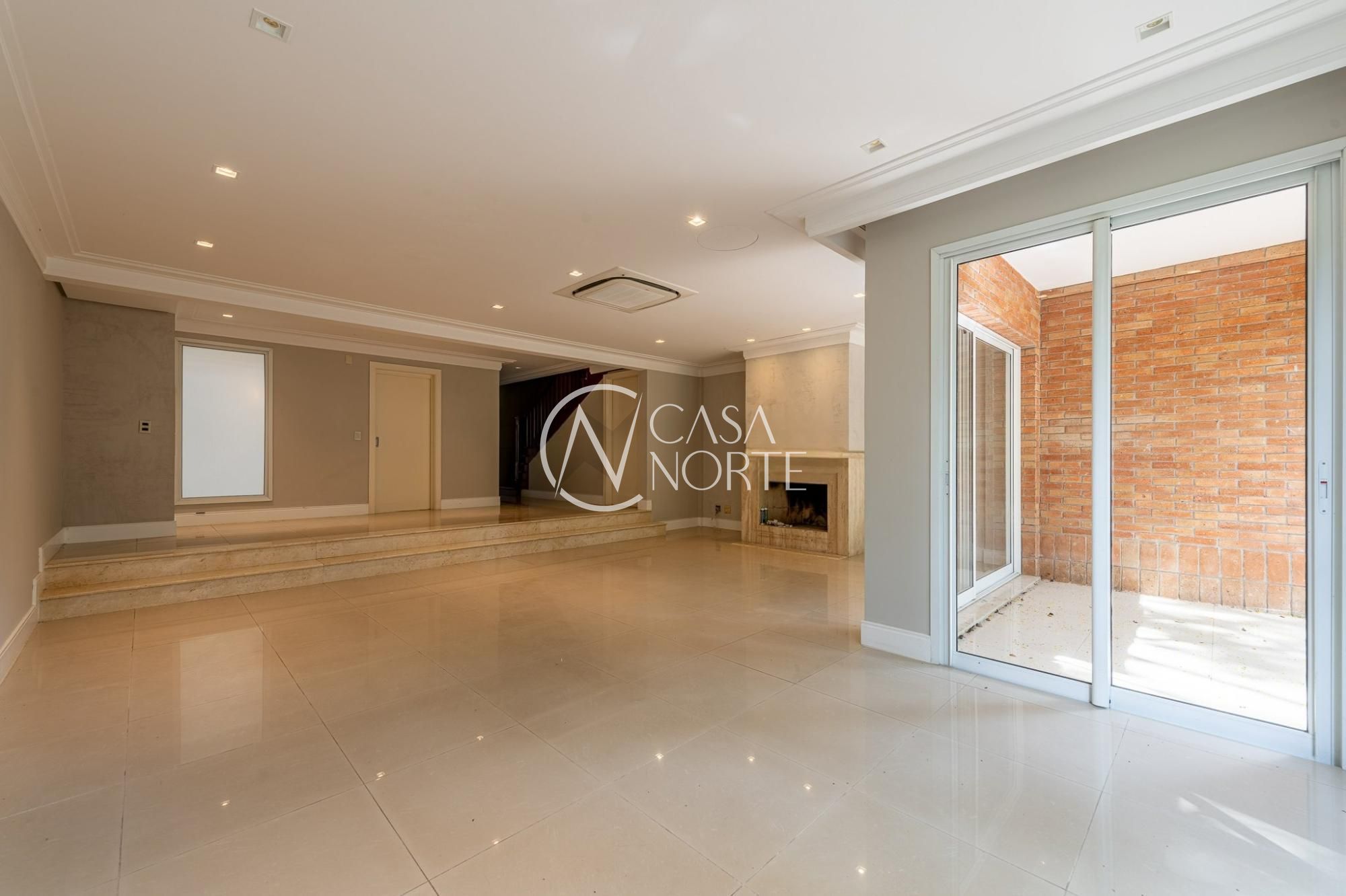 Casa de Condomínio à venda com 4 quartos, 431m², 3 suítes, 4 vagas, Rua de La Grange no bairro Três Figueiras em Porto Alegre