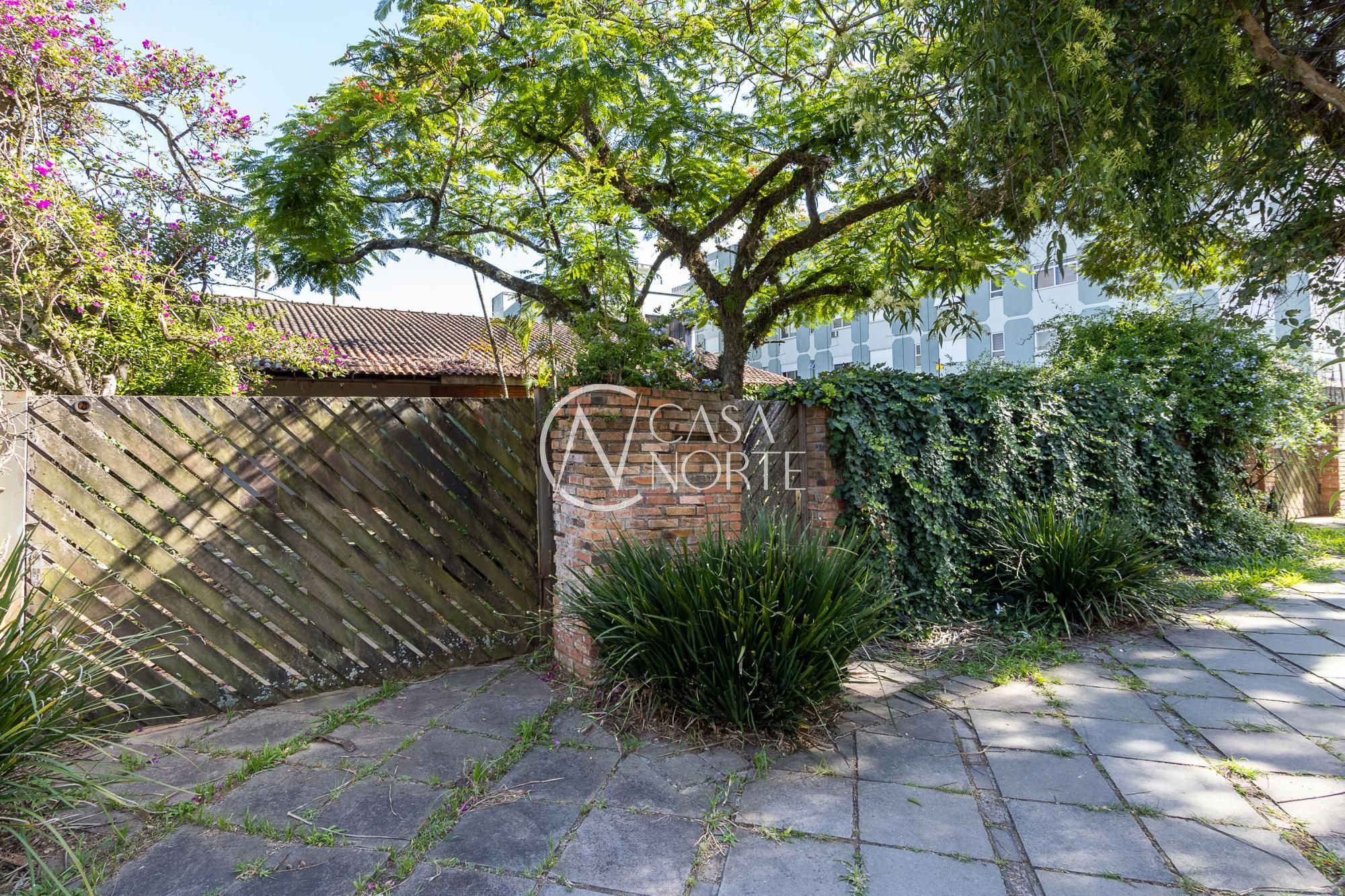 Terreno à venda  com 1254m², Rua Chico Pedro no bairro Camaquã em Porto Alegre