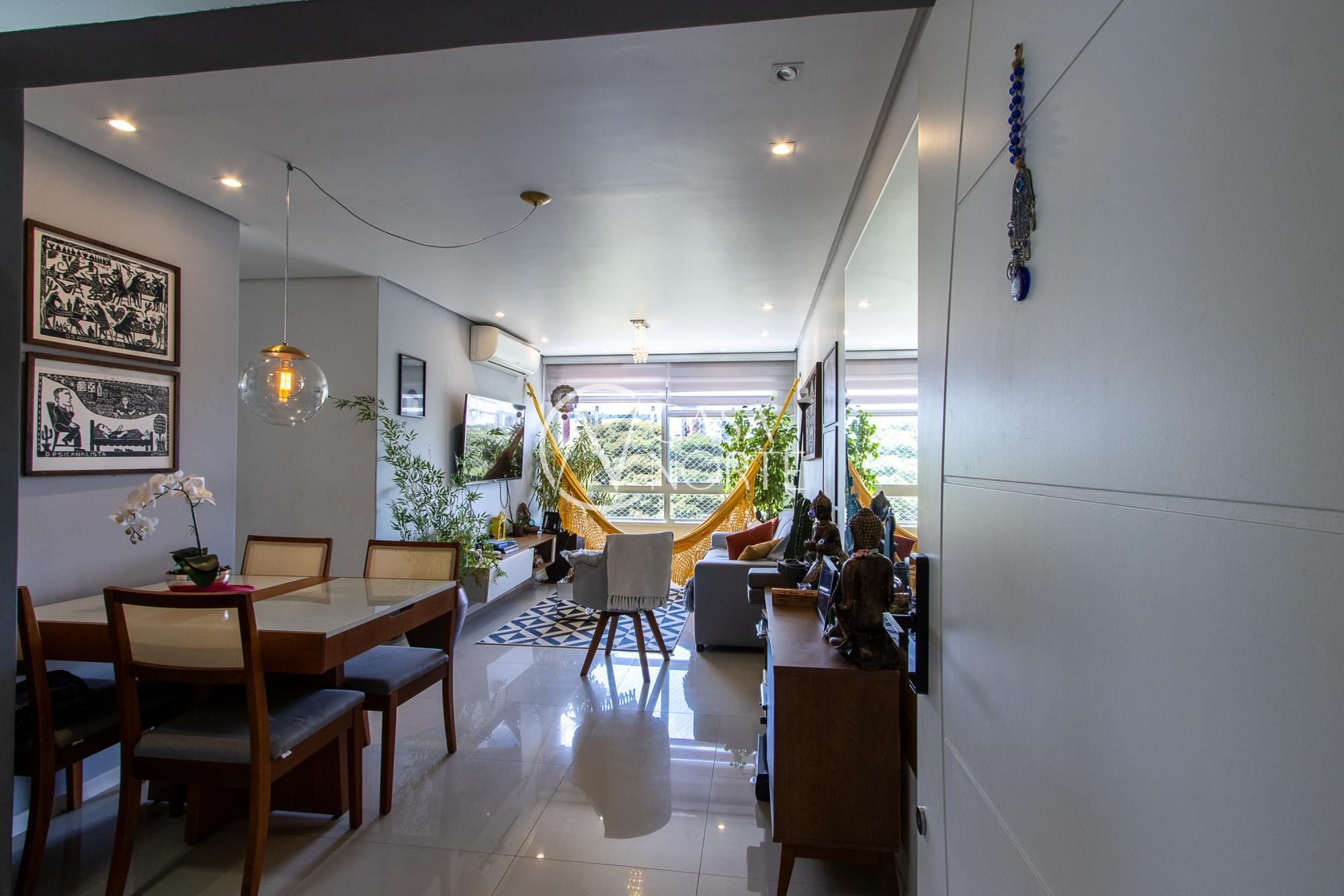 Apartamento à venda com 2 quartos, 61m², 1 suíte, 1 vaga, Rua Almirante Álvaro Alberto da Motta e Silva no bairro Menino Deus em Porto Alegre