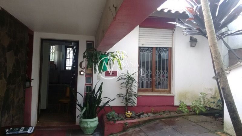 Casa à venda com 3 quartos, 320m², 1 suíte, 4 vagas, Rua Comandai no bairro Cristal em Porto Alegre