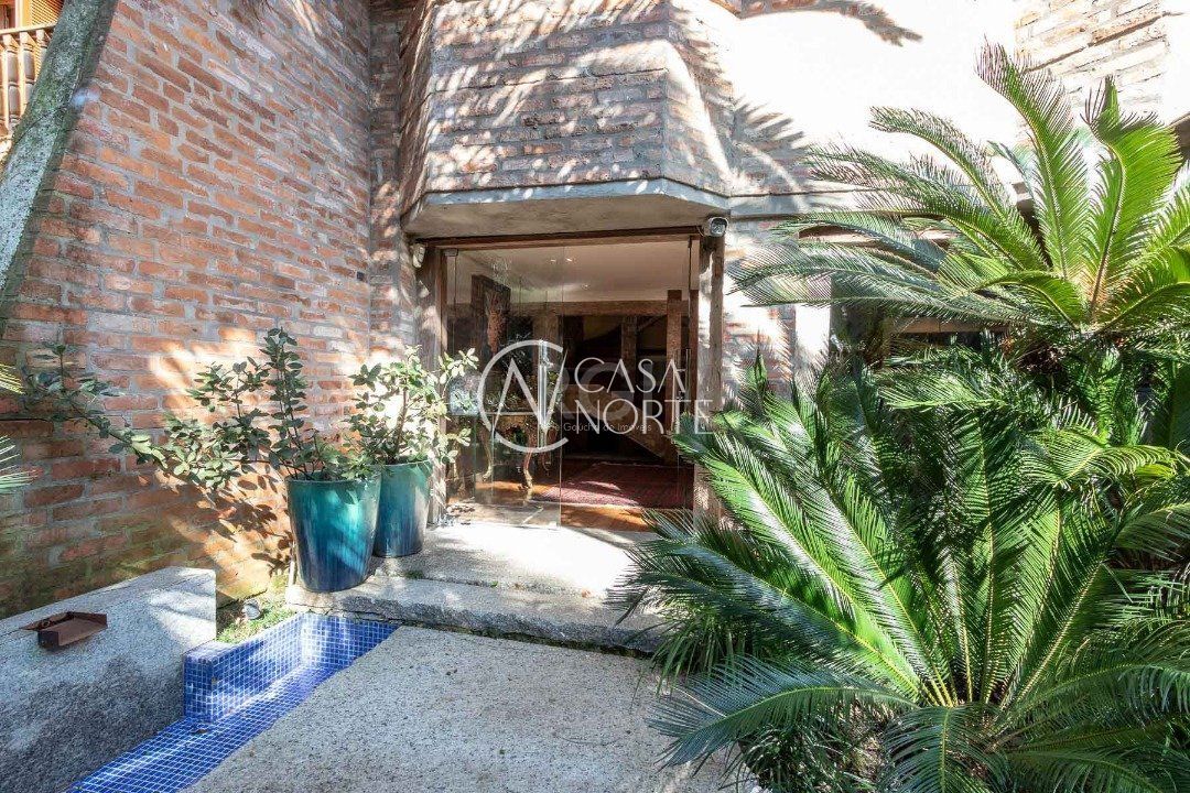 Casa à venda com 4 quartos, 418m², 1 suíte, 2 vagas, Rua Edgar Luiz Schneider no bairro Jardim Isabel em Porto Alegre