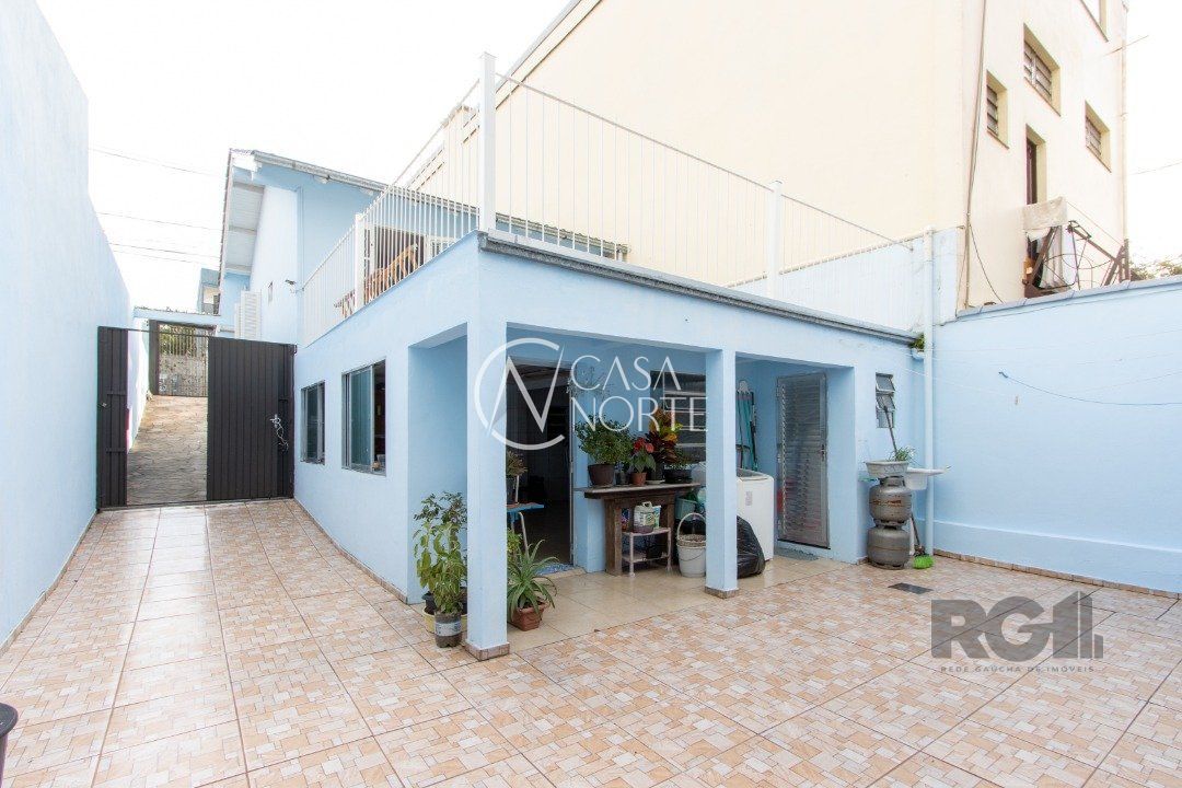 Casa à venda com 2 quartos, 128m², 1 suíte, 2 vagas, Avenida Eduardo Prado no bairro Cavalhada em Porto Alegre