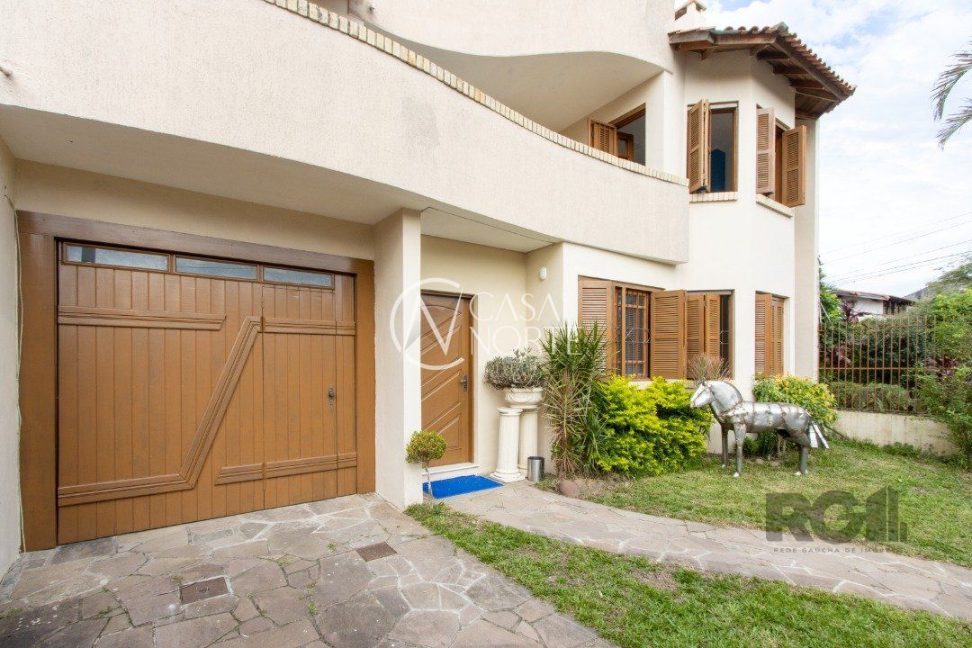 Casa à venda com 4 quartos, 257m², 1 suíte, 5 vagas, Avenida Guaíba no bairro Ipanema em Porto Alegre