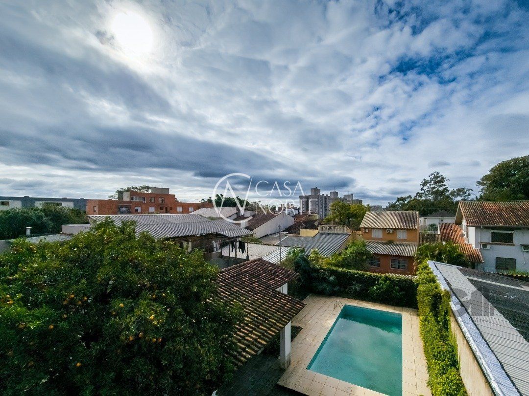 Casa à venda com 4 quartos, 484m², 2 suítes, 4 vagas, Rua Otávio Faria no bairro Teresópolis em Porto Alegre