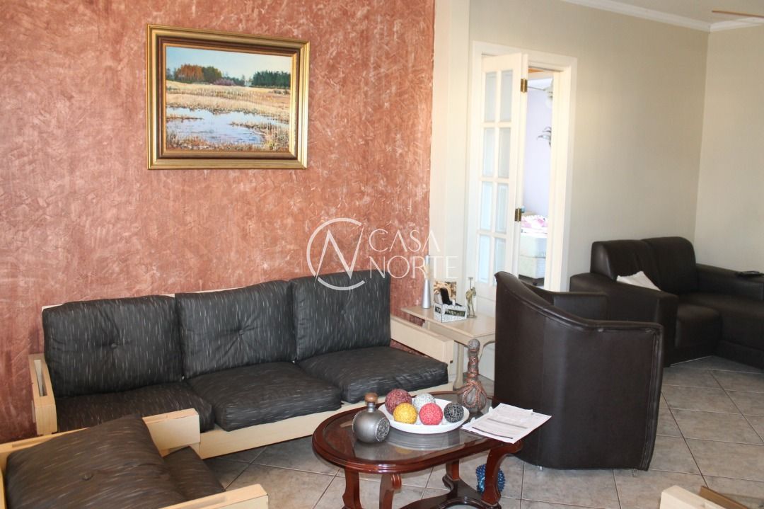 Casa à venda com 3 quartos, 120m², 1 suíte, 1 vaga, Rua Brigadeiro Leonardo Teixeira Collares no bairro Vila Nova em Porto Alegre