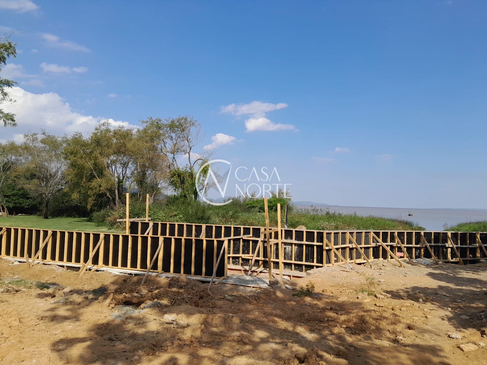 Terreno à venda  com 690m², Beco do Pontal no bairro Lami em Porto Alegre