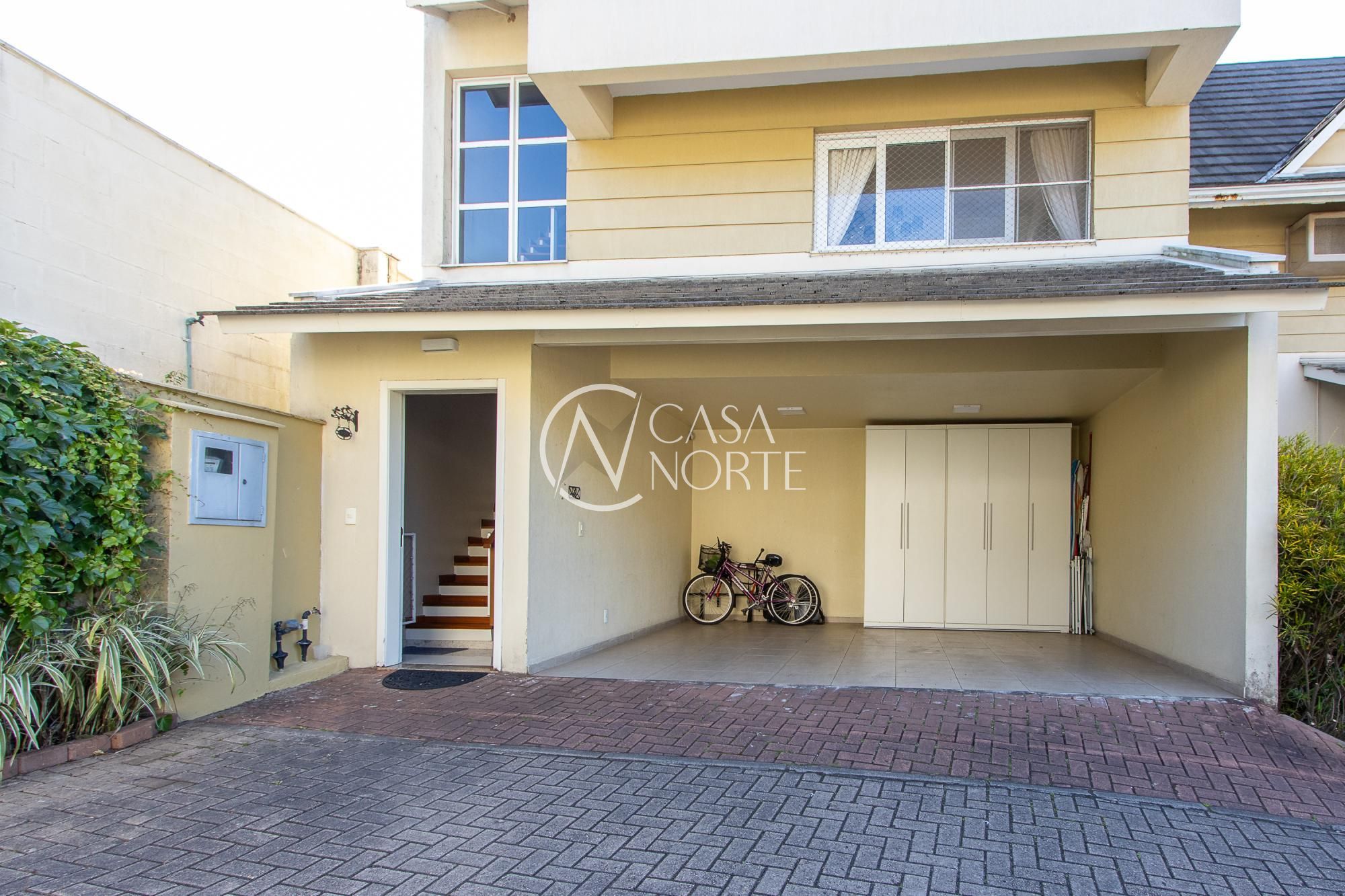 Casa de Condomínio à venda com 3 quartos, 240m², 1 suíte, 2 vagas, Avenida Engenheiro Ludolfo Boehl no bairro Teresópolis em Porto Alegre