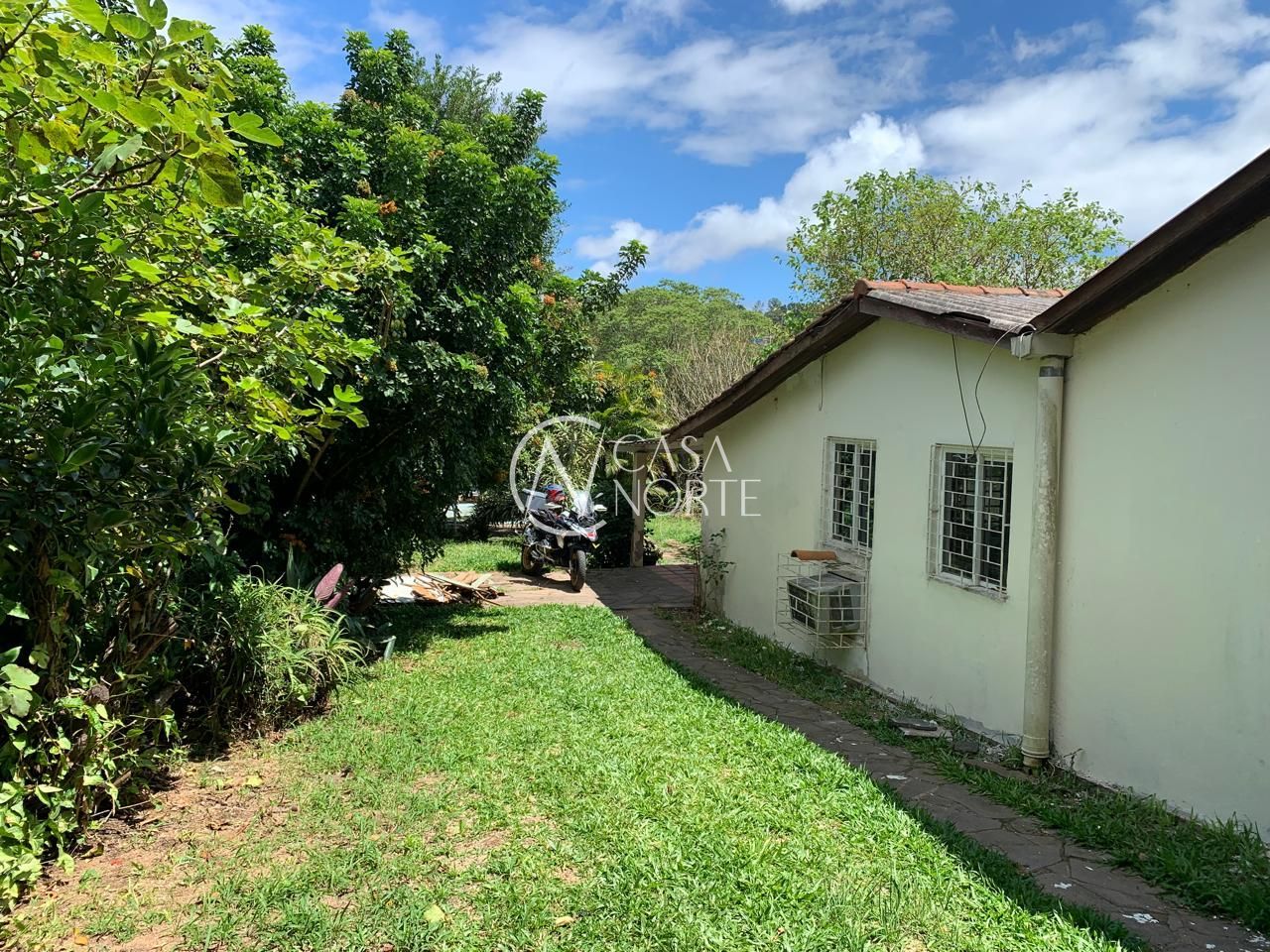 Casa à venda com 3 quartos, 265m², 1 vaga, Avenida Belem Velho no bairro Vila Nova em Porto Alegre