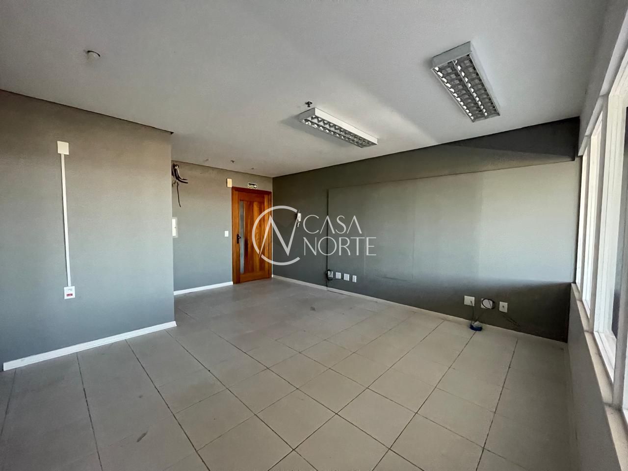 Sala Comercial à venda com 1 quarto, 43m², 1 vaga, Avenida Carlos Gomes no bairro Boa Vista em Porto Alegre