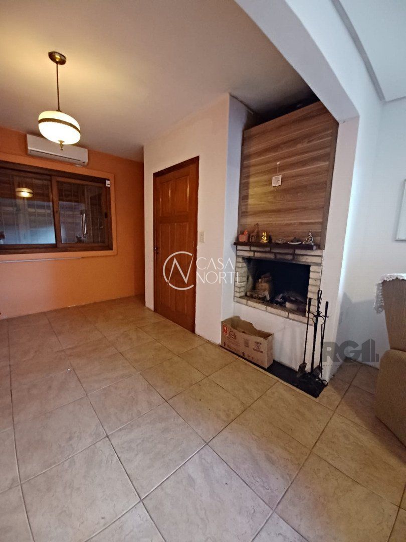 Casa à venda com 3 quartos, 144m², 2 vagas, Estrada João Passuelo no bairro Vila Nova em Porto Alegre