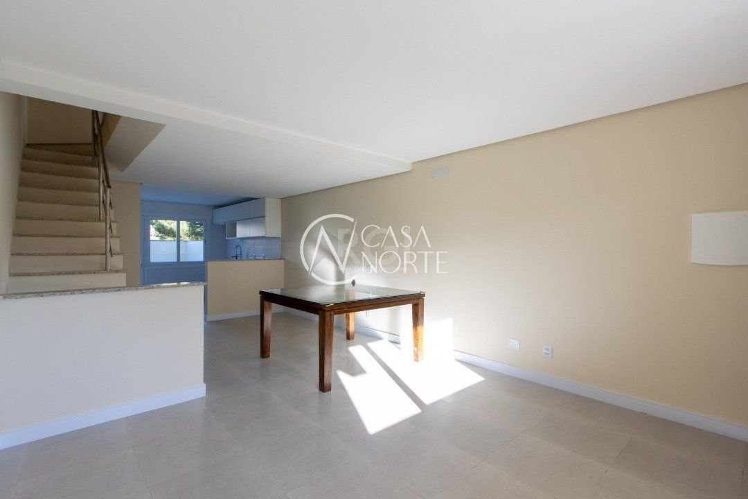 Casa à venda com 3 quartos, 130m², 1 suíte, 1 vaga, Rua Alamo no bairro Hípica em Porto Alegre