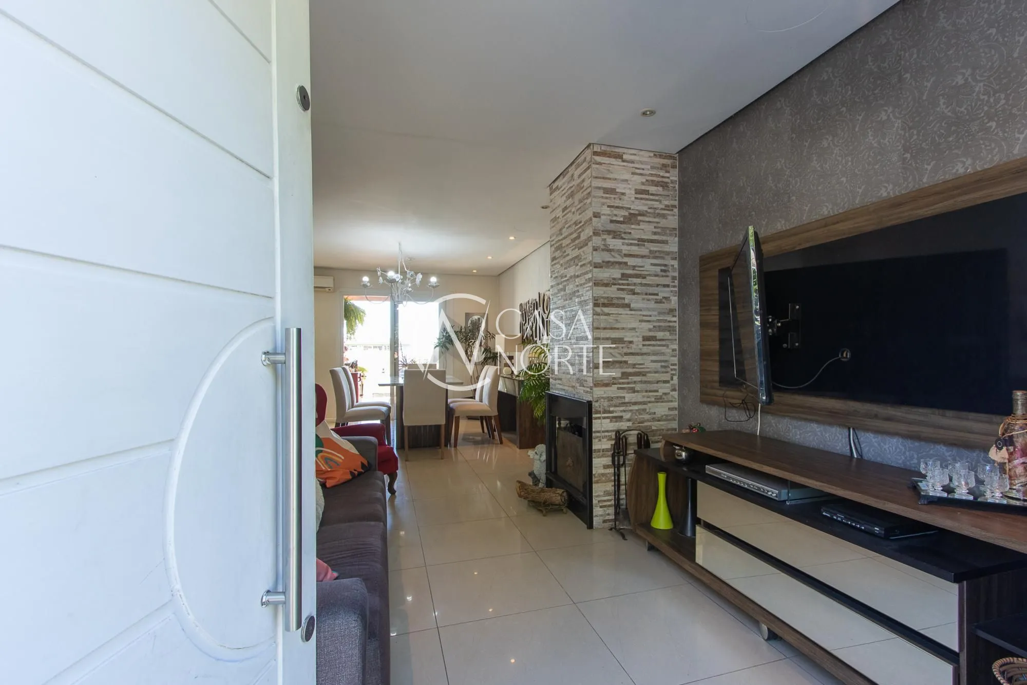 Casa de Condomínio à venda com 3 quartos, 194m², 1 suíte, 2 vagas, Rua Adriano Pereira da Silva no bairro Vila Nova em Porto Alegre
