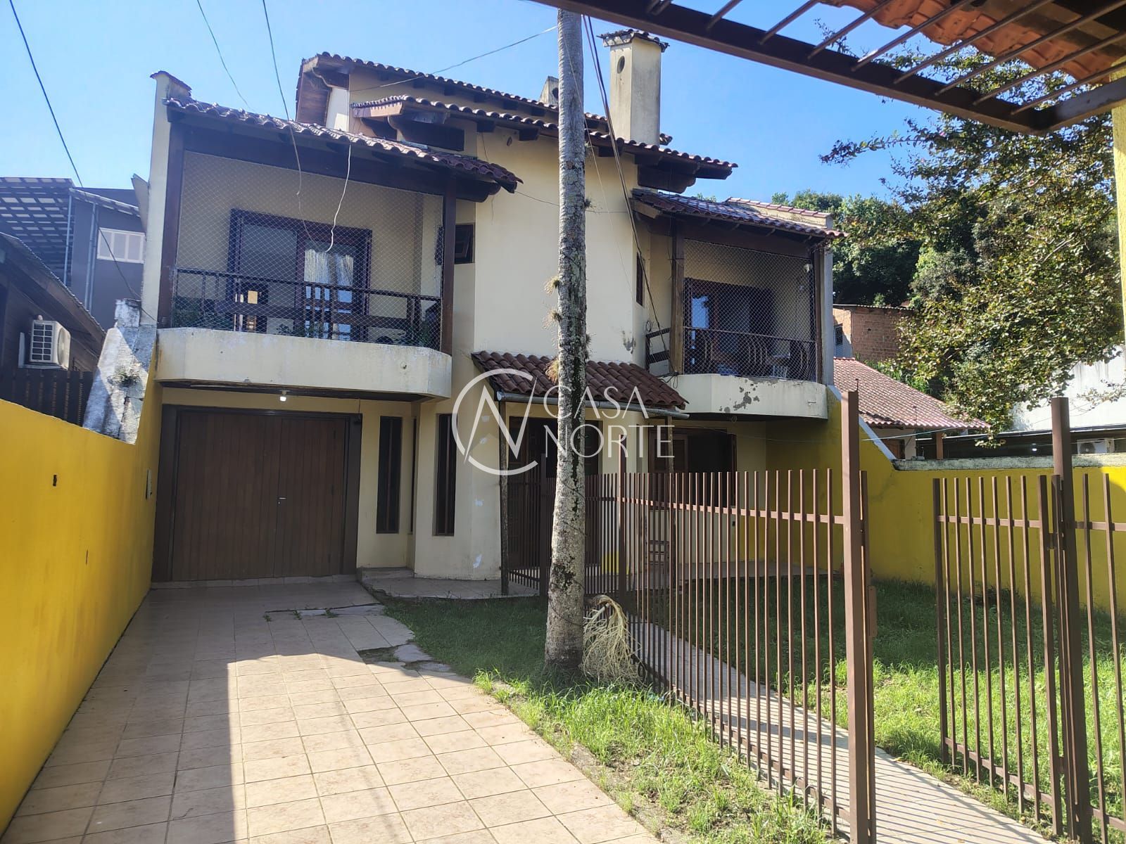 Casa à venda com 4 quartos, 280m², 1 suíte, 4 vagas, Avenida Paulo Pontes no bairro Cavalhada em Porto Alegre