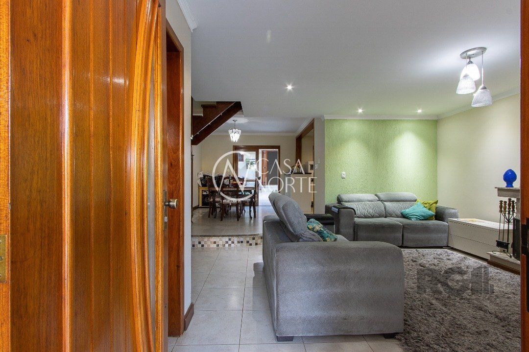 Casa à venda com 5 quartos, 300m², 1 suíte, 2 vagas, Rua Claudio da Silva Pinto no bairro Espírito Santo em Porto Alegre