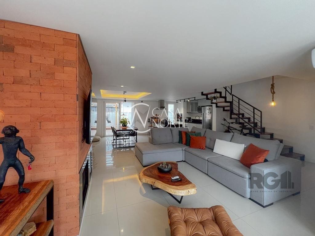 Casa de Condomínio à venda com 3 quartos, 223m², 1 suíte, 2 vagas, Rua Eroni Soares Machado no bairro Hípica em Porto Alegre