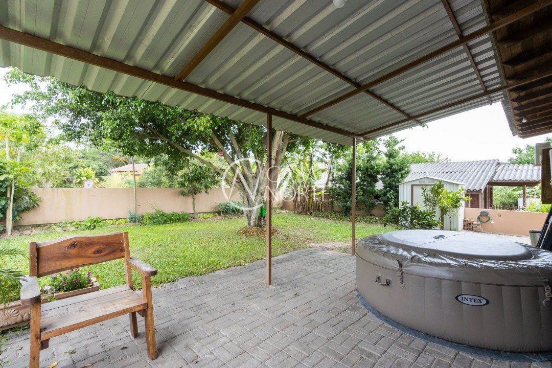 Casa à venda com 3 quartos, 190m², 1 suíte, 2 vagas, Rua do Jesuíno - Lado Ímpar no bairro Boa Vista do Sul em Porto Alegre