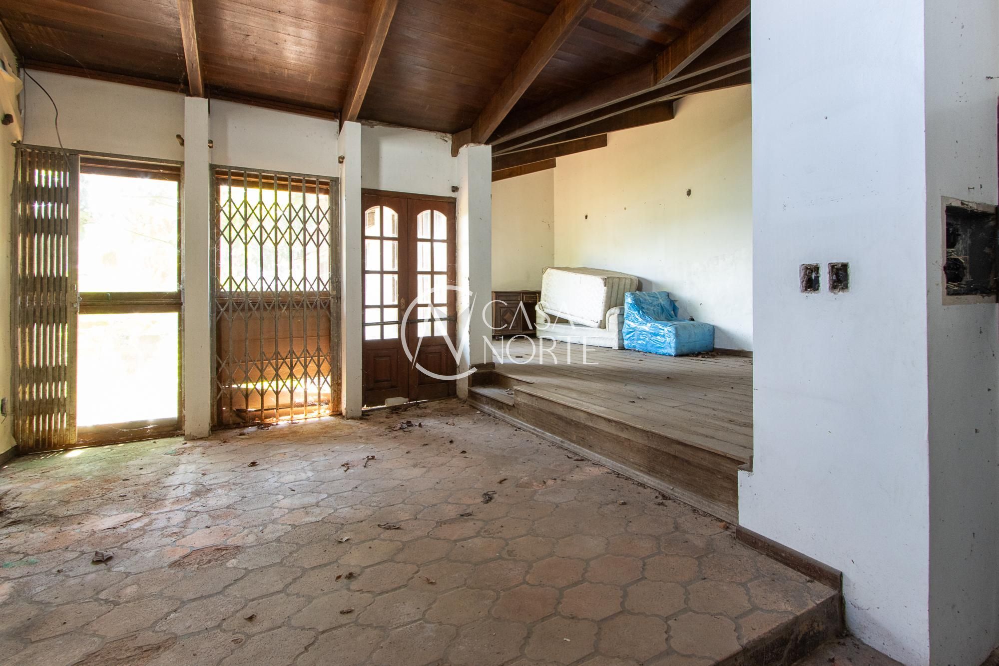 Casa à venda com 3 quartos, 320m², 1 suíte, 4 vagas, Rua Comandai no bairro Cristal em Porto Alegre