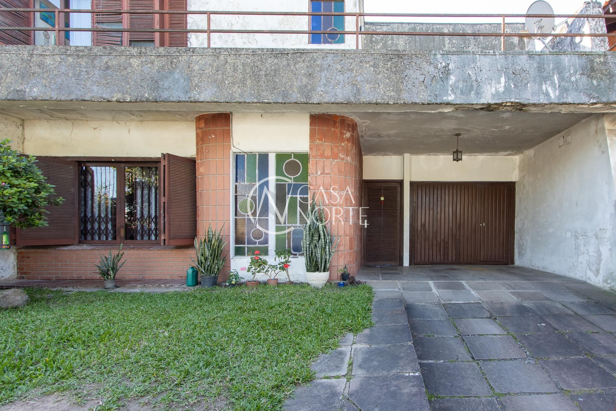 Casa à venda com 4 quartos, 216m², 2 suítes, -4 vaga, Rua Tupã no bairro Vila Assunção em Porto Alegre