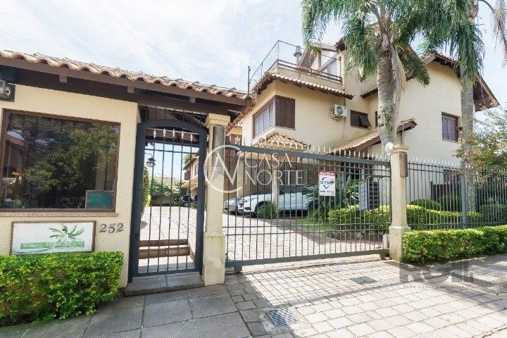 Casa de Condomínio à venda com 3 quartos, 219m², 1 suíte, 2 vagas, Rua Vicente Failace no bairro Tristeza em Porto Alegre