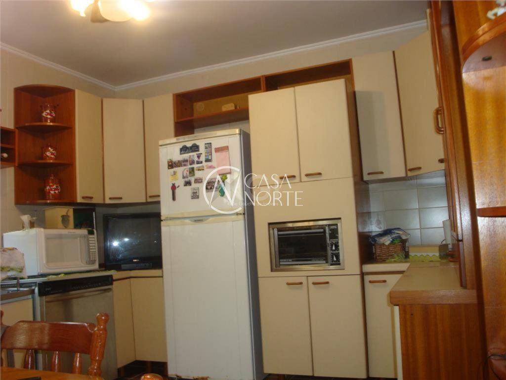 Casa à venda com 4 quartos, 240m², 1 suíte, 4 vagas, Avenida São Sebastião no bairro Nonoai em Porto Alegre