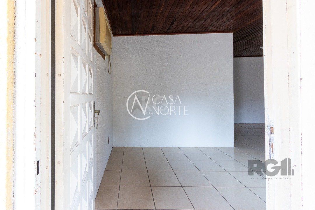 Casa à venda com 3 quartos, 120m², 1 suíte, 2 vagas, Estrada Aracaju no bairro Vila Nova em Porto Alegre