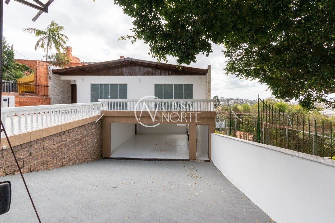 Casa à venda com 5 quartos, 454m², 1 suíte, 8 vagas, Praça São Caetano no bairro Teresópolis em Porto Alegre