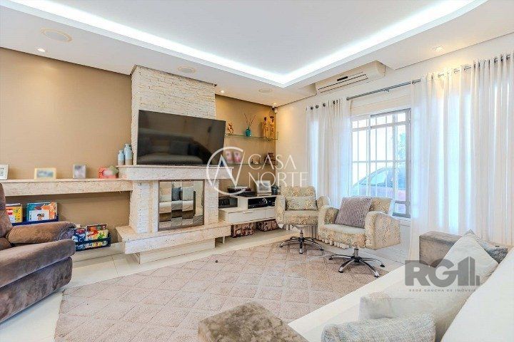 Casa à venda com 3 quartos, 210m², 1 suíte, 2 vagas, Rua Doutor Dias de Carvalho no bairro Tristeza em Porto Alegre