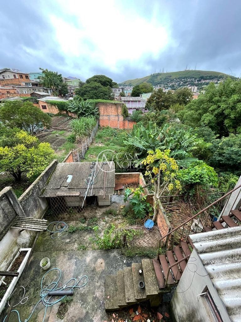 Casa à venda com 6 quartos, 400m², 1 suíte, 4 vagas, Rua Barao do Amazonas no bairro Partenon em Porto Alegre