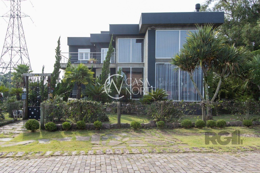 Casa de Condomínio à venda com 4 quartos, 400m², 2 suítes, 3 vagas, Rua Bertha Loforte Gonçalves no bairro Vila Nova em Porto Alegre