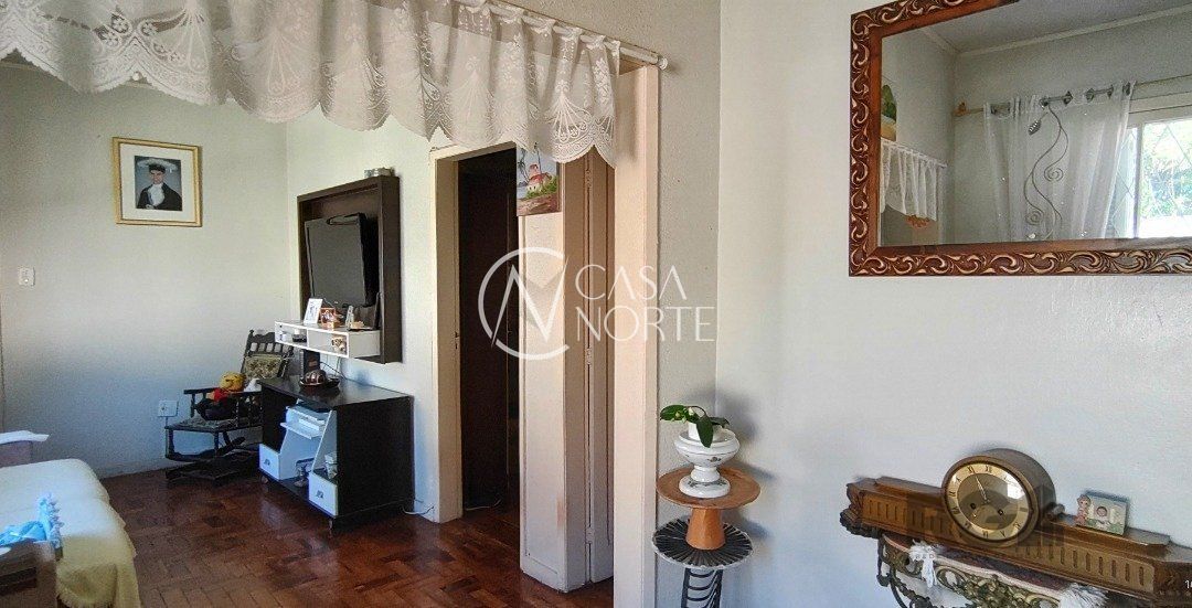 Casa à venda com 3 quartos, 174m², 8 vagas, Rua Sebastião Wolf no bairro Nonoai em Porto Alegre