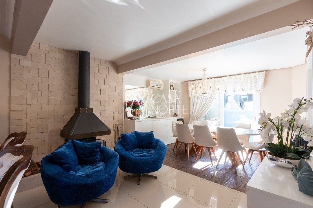 Casa de Condomínio à venda com 4 quartos, 240m², 1 suíte, 2 vagas, Rua Pasteur no bairro Ipanema em Porto Alegre