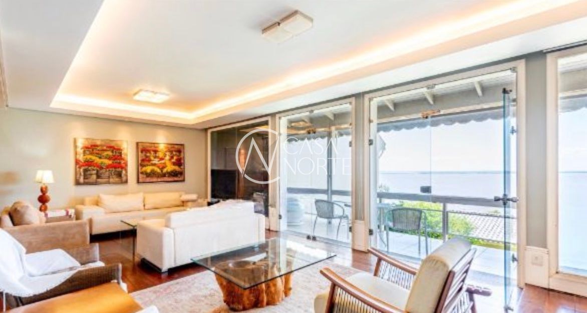 Casa à venda com 4 quartos, 380m², 2 suítes, 4 vagas, Rua Bororó no bairro Vila Assunção em Porto Alegre