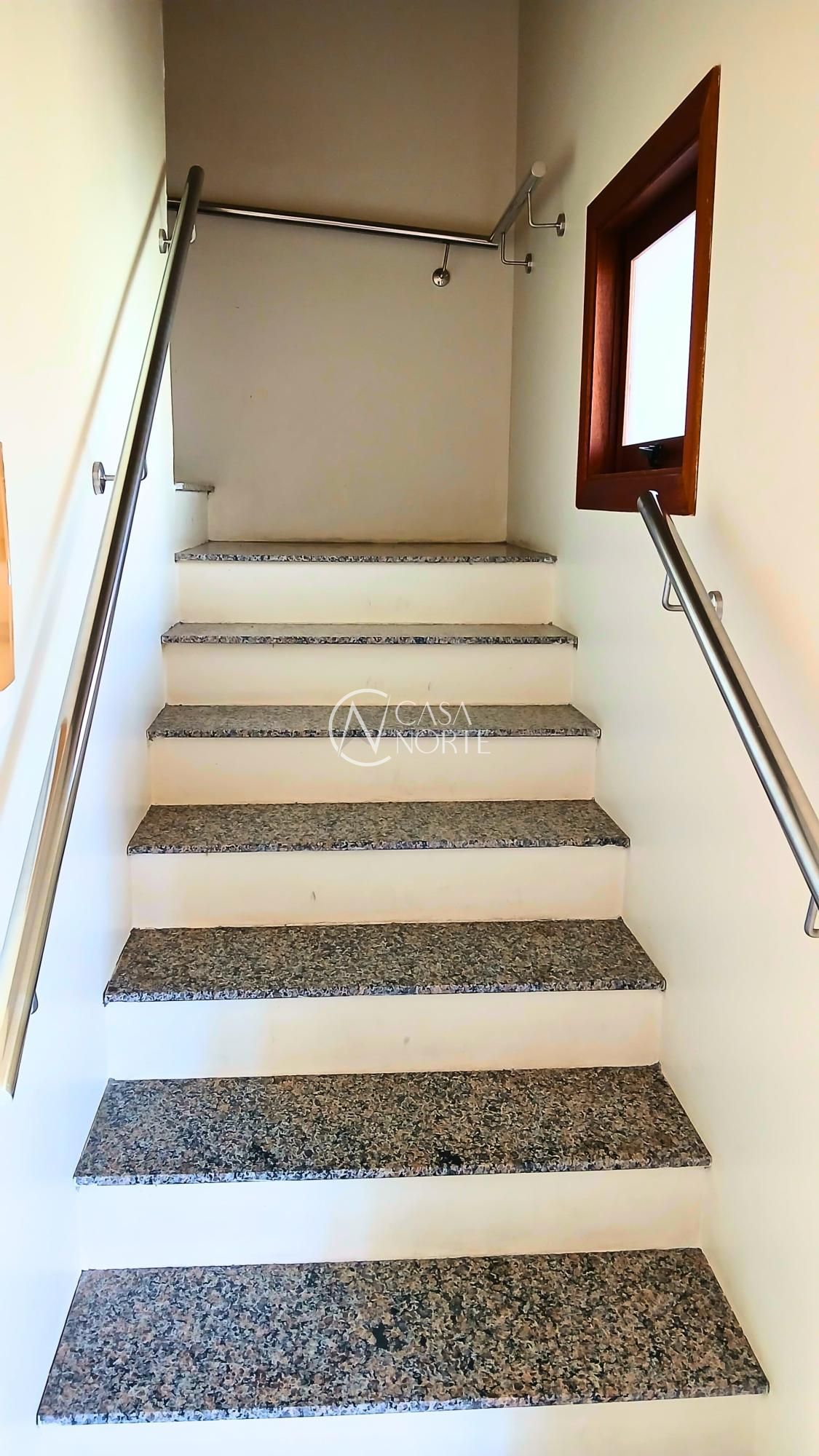 Casa à venda com 3 quartos, 140m², 1 vaga, Rua Pau-Brasil no bairro Hípica em Porto Alegre