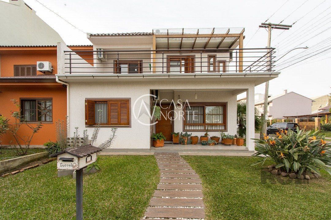 Casa à venda com 3 quartos, 260m², 1 suíte, 3 vagas, Rua Manaca no bairro Hípica em Porto Alegre
