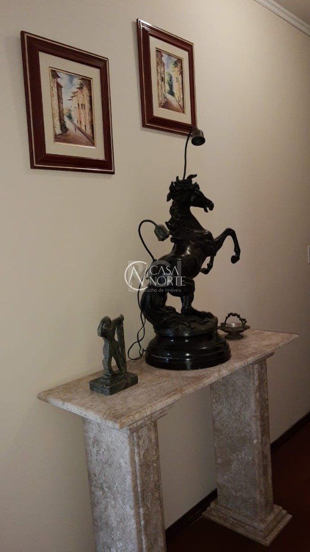 Cobertura à venda com 4 quartos, 182m², 1 suíte, 2 vagas, Rua Padre Hildebrando no bairro Santa Maria Goretti em Porto Alegre