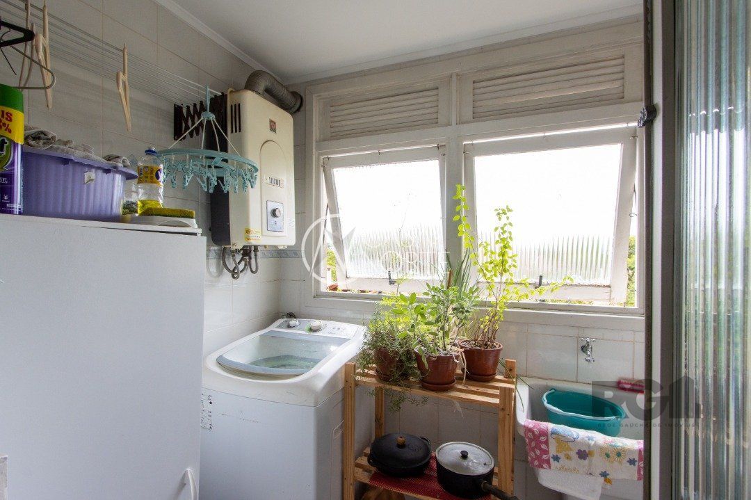 Apartamento à venda com 2 quartos, 73m², 1 vaga, Rua Doutor Castro de Menezes no bairro Vila Assunção em Porto Alegre