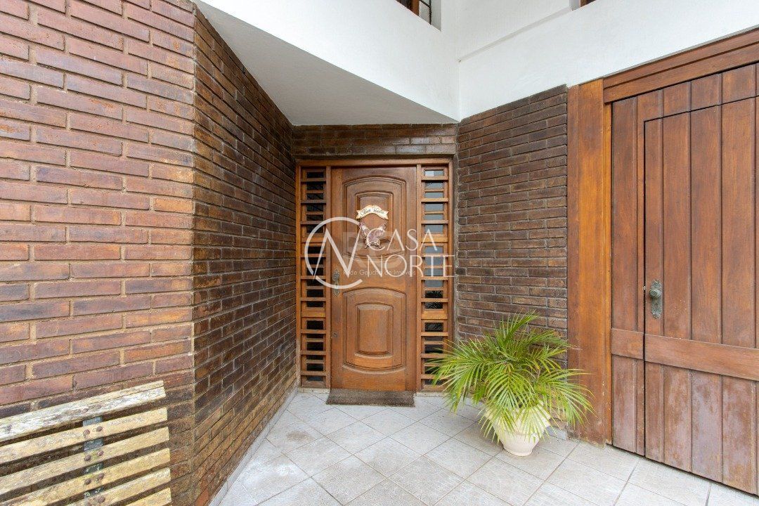 Casa à venda com 5 quartos, 250m², 2 suítes, 6 vagas, Rua Sargento Nicolau Dias de Farias no bairro Tristeza em Porto Alegre