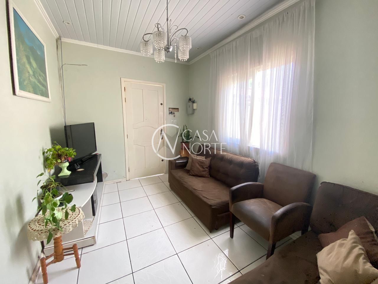 Casa à venda com 4 quartos, 350m², 8 vagas, Rua Afonso Arinos no bairro Camaquã em Porto Alegre