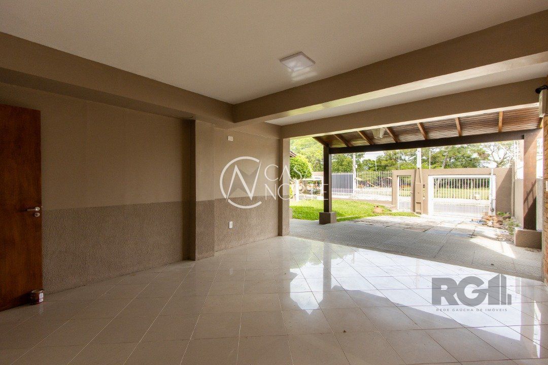 Casa à venda com 4 quartos, 256m², 1 suíte, 3 vagas, Avenida Guaíba no bairro Serraria em Porto Alegre