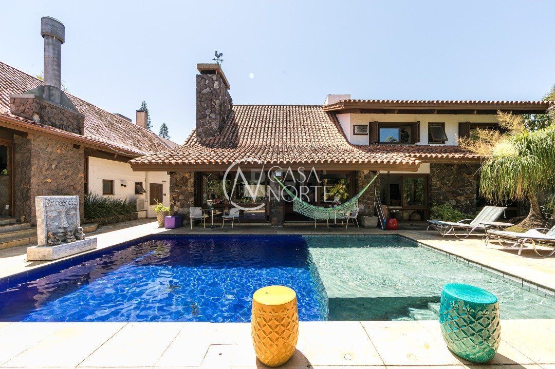 Casa à venda com 5 quartos, 370m², 2 suítes, 5 vagas, Rua Potiguara no bairro Vila Assunção em Porto Alegre