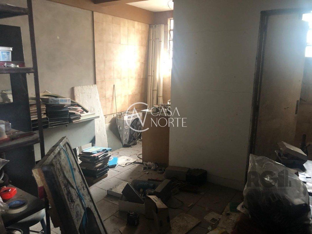 Pavilhão à venda  com 720m², Avenida Veiga no bairro Coronel Aparício Borges em Porto Alegre