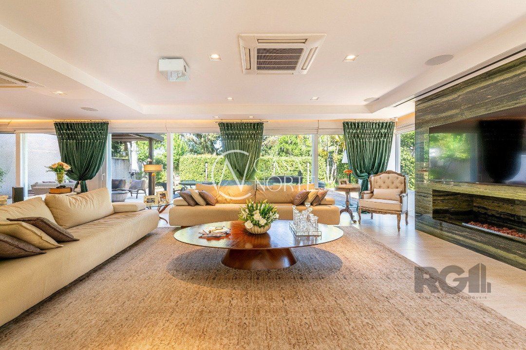 Casa de Condomínio à venda com 3 quartos, 513m², 3 suítes, 4 vagas, Rua Sargento Nicolau Dias de Farias no bairro Tristeza em Porto Alegre