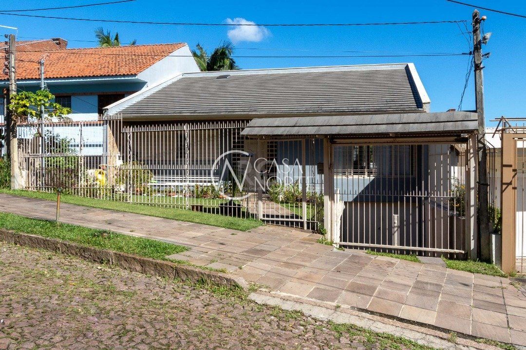 Casa à venda com 5 quartos, 400m², 2 suítes, 4 vagas, Rua Caete no bairro Vila Assunção em Porto Alegre