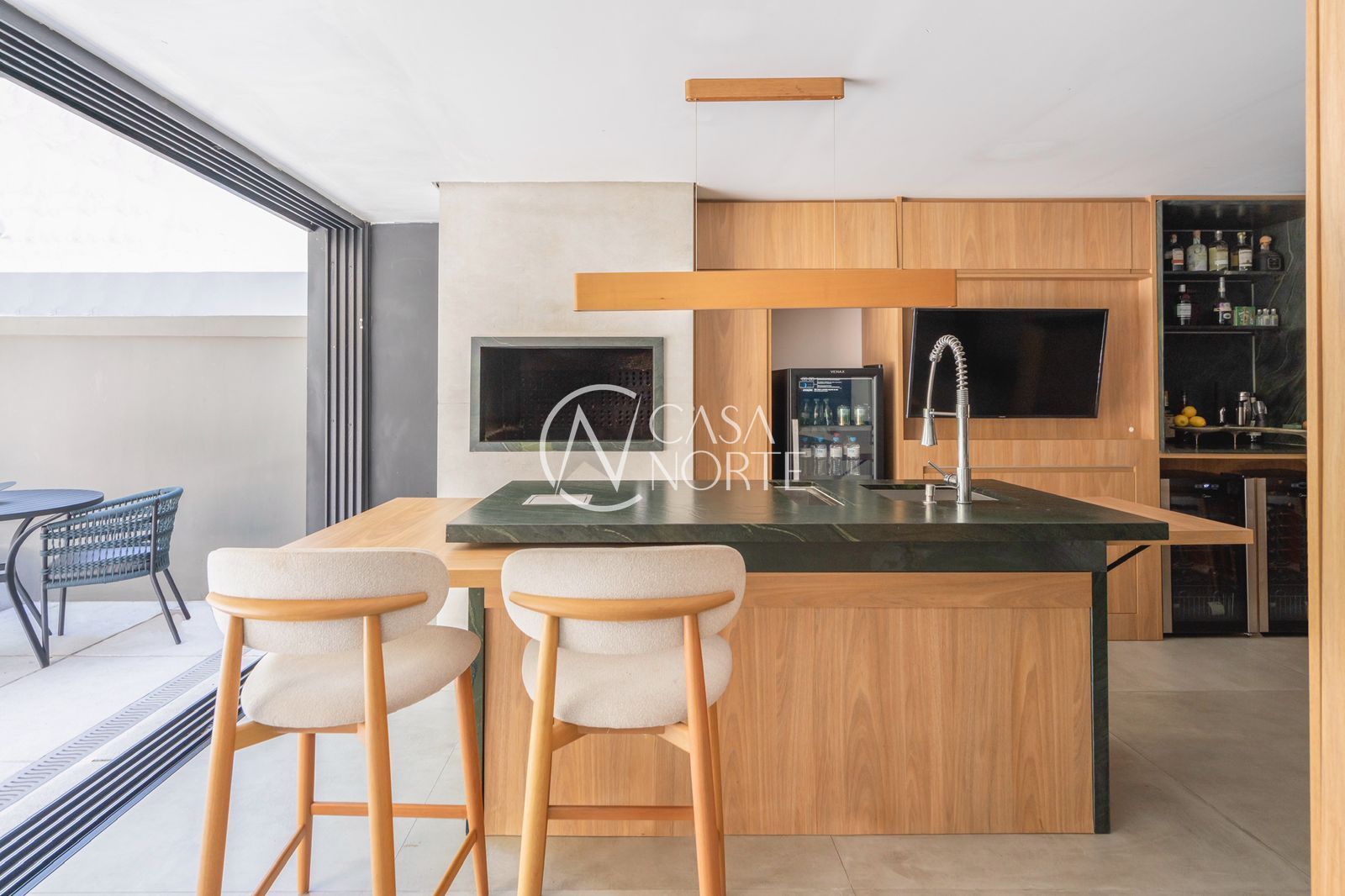 Casa à venda com 3 quartos, 208m², 3 suítes, 2 vagas, Rua Padre João Batista Reus no bairro Vila Conceição em Porto Alegre