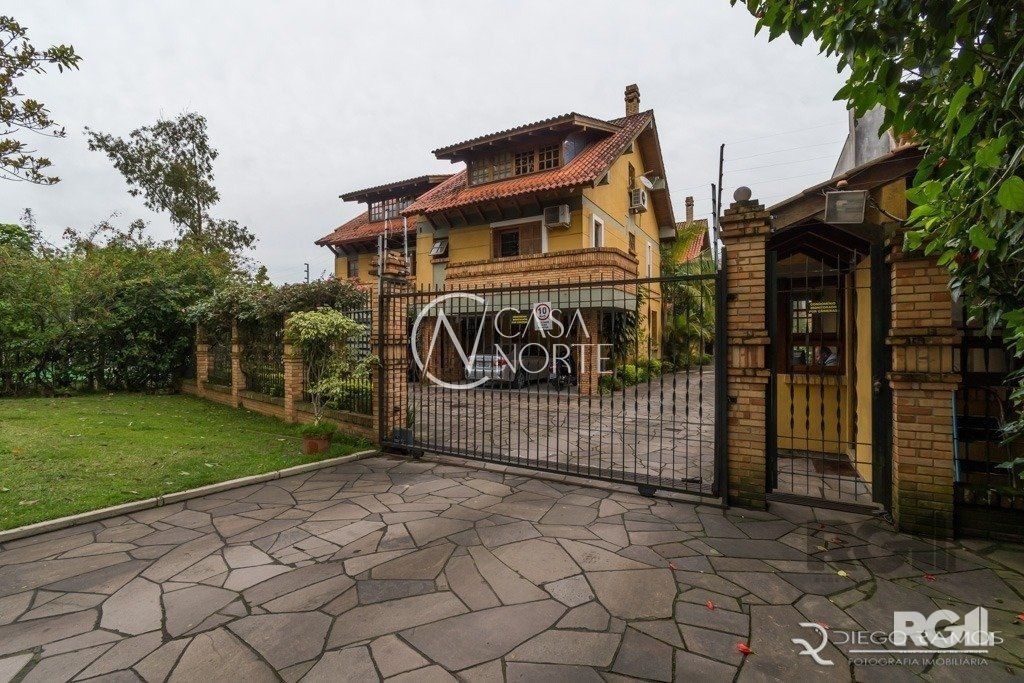 Casa de Condomínio à venda com 3 quartos, 171m², 1 suíte, 2 vagas, Avenida Coronel Marcos no bairro Pedra Redonda em Porto Alegre