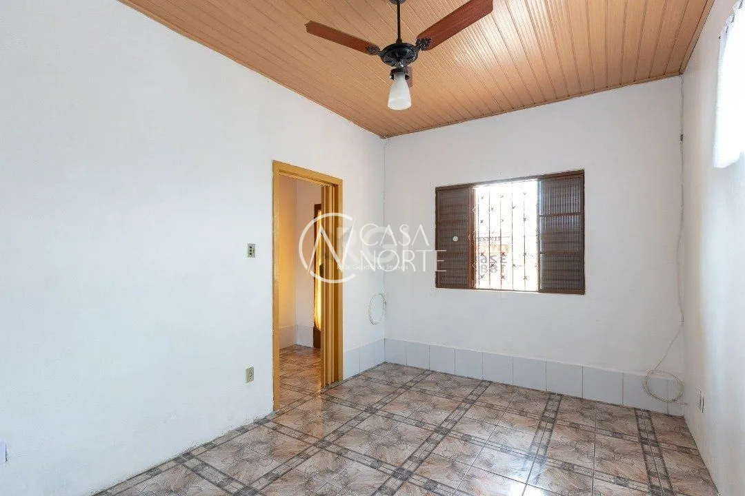 Casa à venda com 2 quartos, 85m², 1 vaga, Rua Josue Costalunga no bairro Cavalhada em Porto Alegre